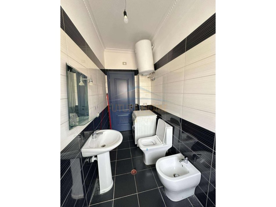 Tirane, shitet apartament 2+1 Kati 2, 80 m² 190.000 € (BRRYLI,MINISTRIA E JASHTME,MATERNITETI I RI)