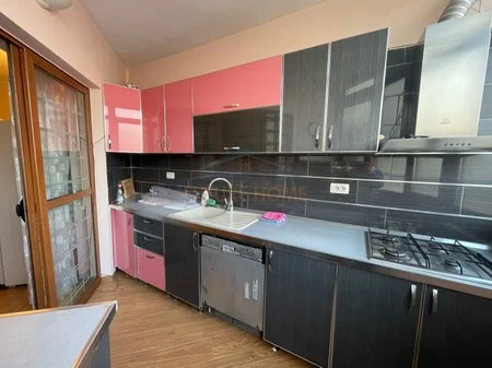 Shitet Apartament 2+1, Komuna e Parisit, Tirane