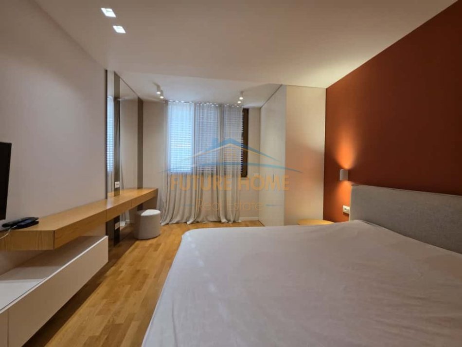 Tirane, jepet me qera apartament 3+1 Kati 6, 160 m² 1.700 € (Bulevardi Zogu i I)