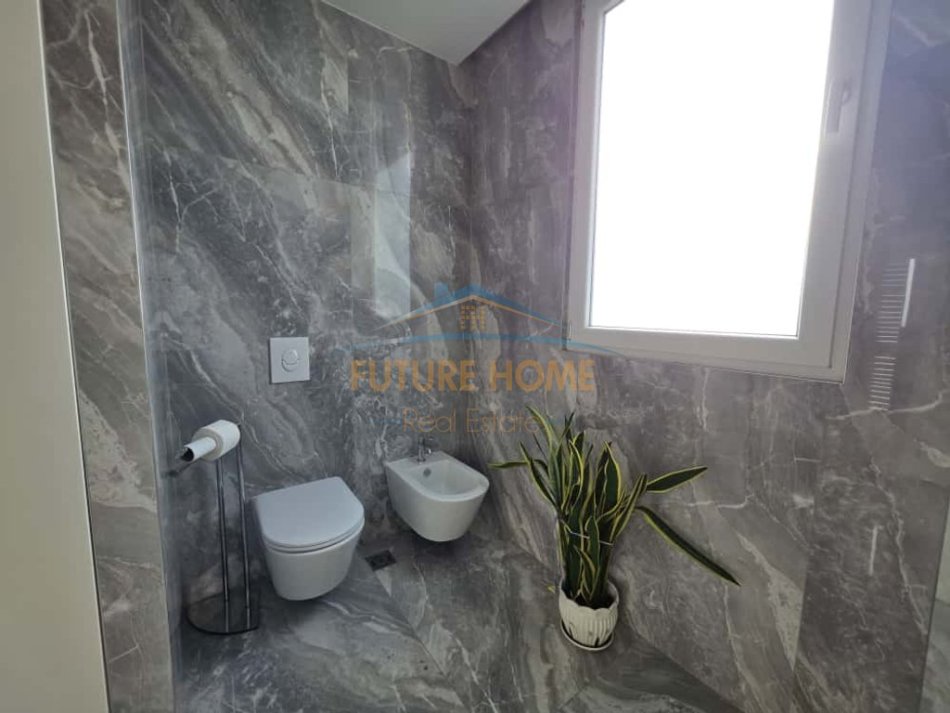Tirane, jepet me qera apartament 3+1 Kati 6, 160 m² 1.700 € (Bulevardi Zogu i I)