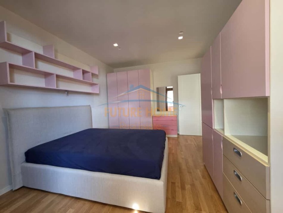 Tirane, jepet me qera apartament 3+1 Kati 6, 160 m² 1.700 € (Bulevardi Zogu i I)
