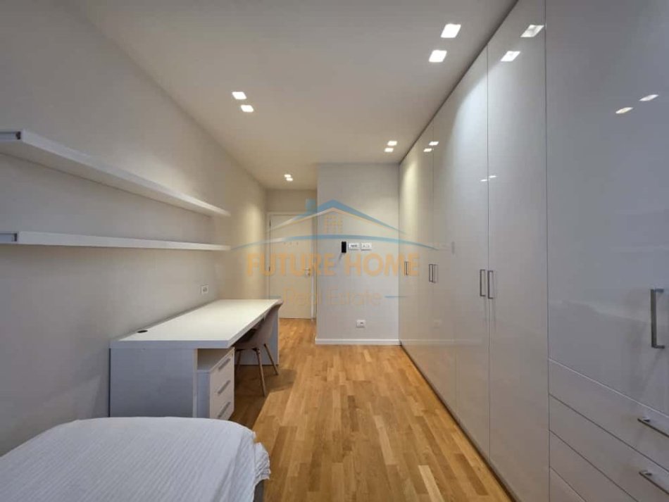 Tirane, jepet me qera apartament 3+1 Kati 6, 160 m² 1.700 € (Bulevardi Zogu i I)