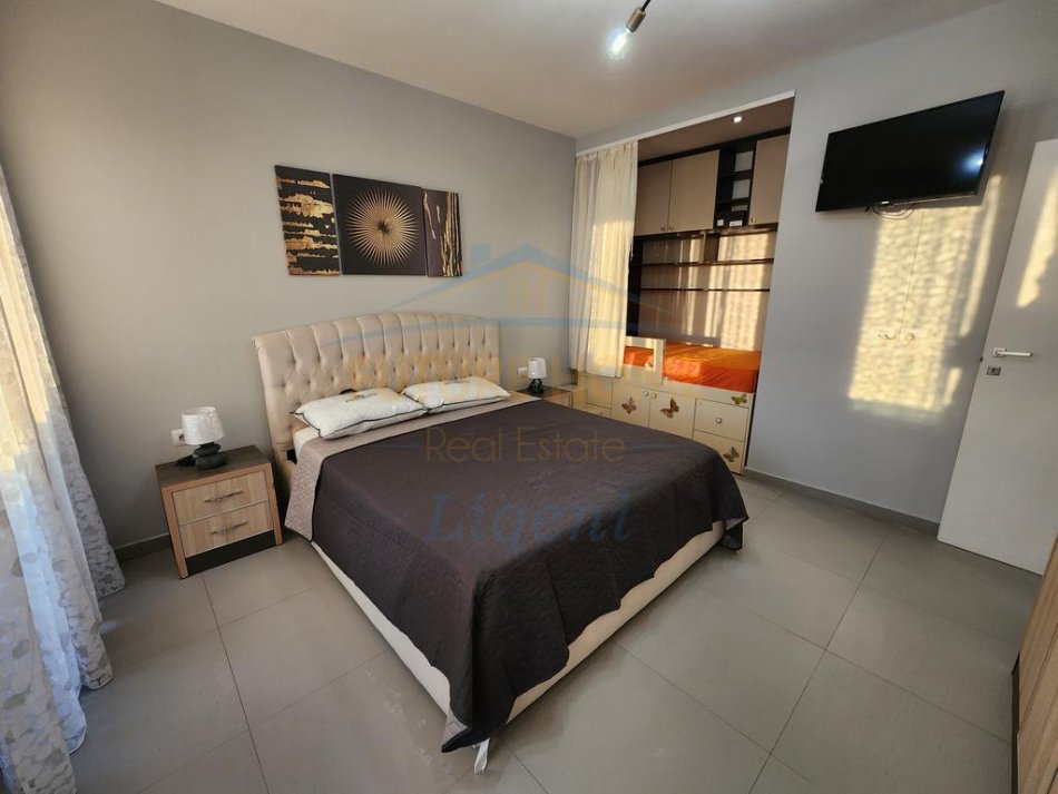 Tirane, jepet me qera apartament 1+1 Kati 7, 70 m² 900 € (Stadiumi Dinamo, Golden Palace Residece.)