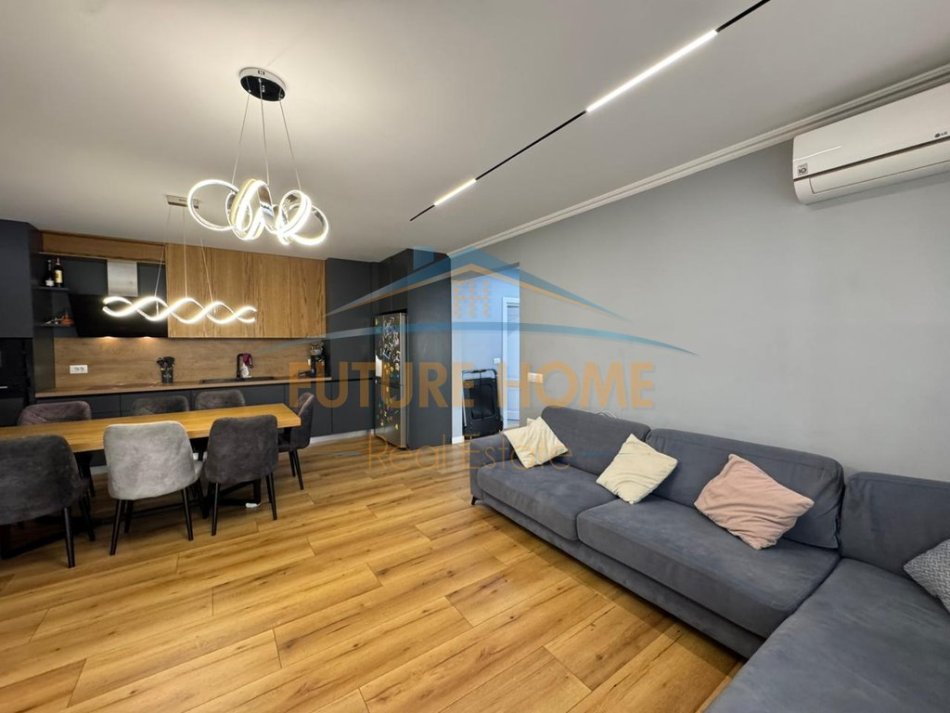 Tirane, shitet apartament 2+1 Kati 12, 118 m² 310.000 € (Komuna e Parisit)