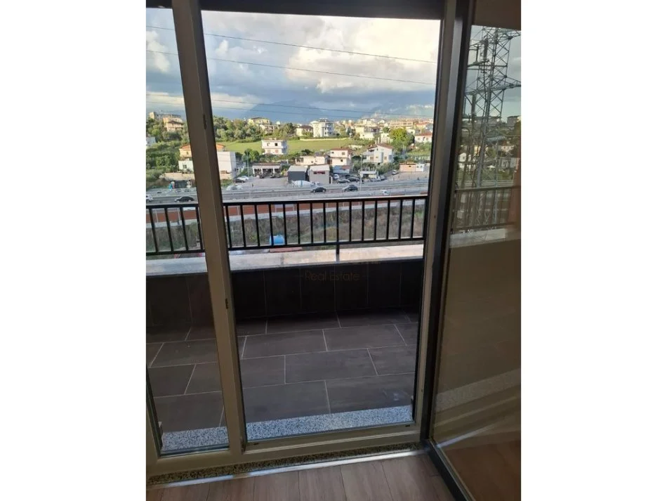 Tirane, jepet me qera apartament 2+1 Kati 5, 95 m² 400 € 