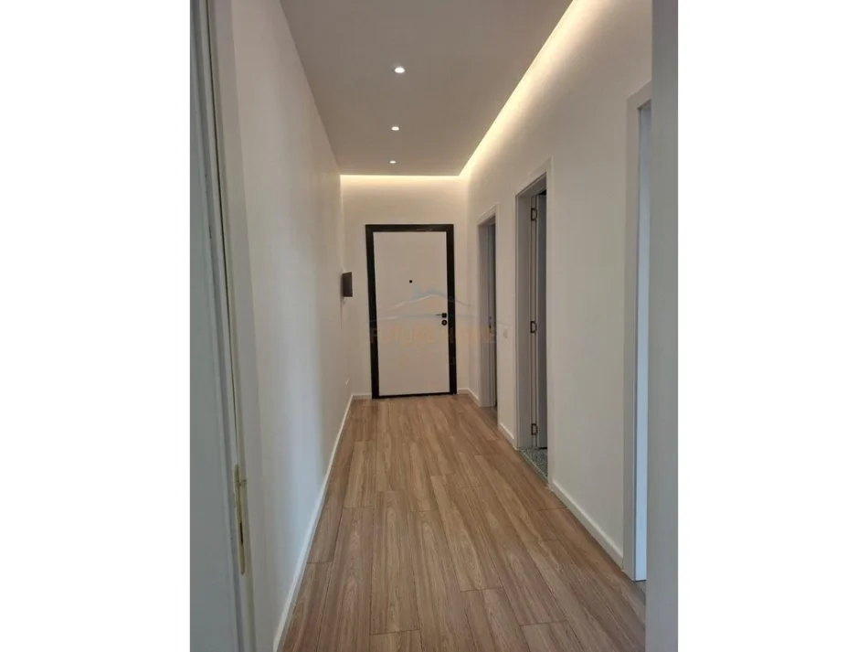 Tirane, jepet me qera apartament 2+1 Kati 5, 95 m² 400 € 