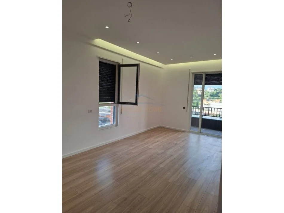 Tirane, jepet me qera apartament 2+1 Kati 5, 95 m² 400 € 