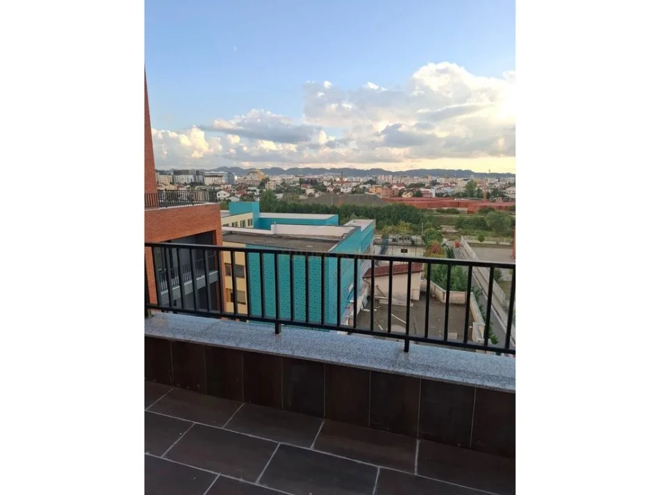 Tirane, jepet me qera apartament 2+1 Kati 5, 95 m² 400 € 