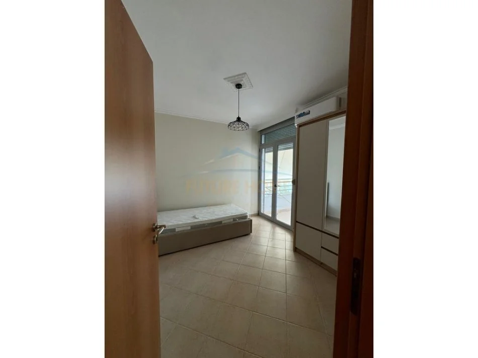 Qera , Apartament 3+1+2+Parkim , Fresk ,Tiranë 600 €
