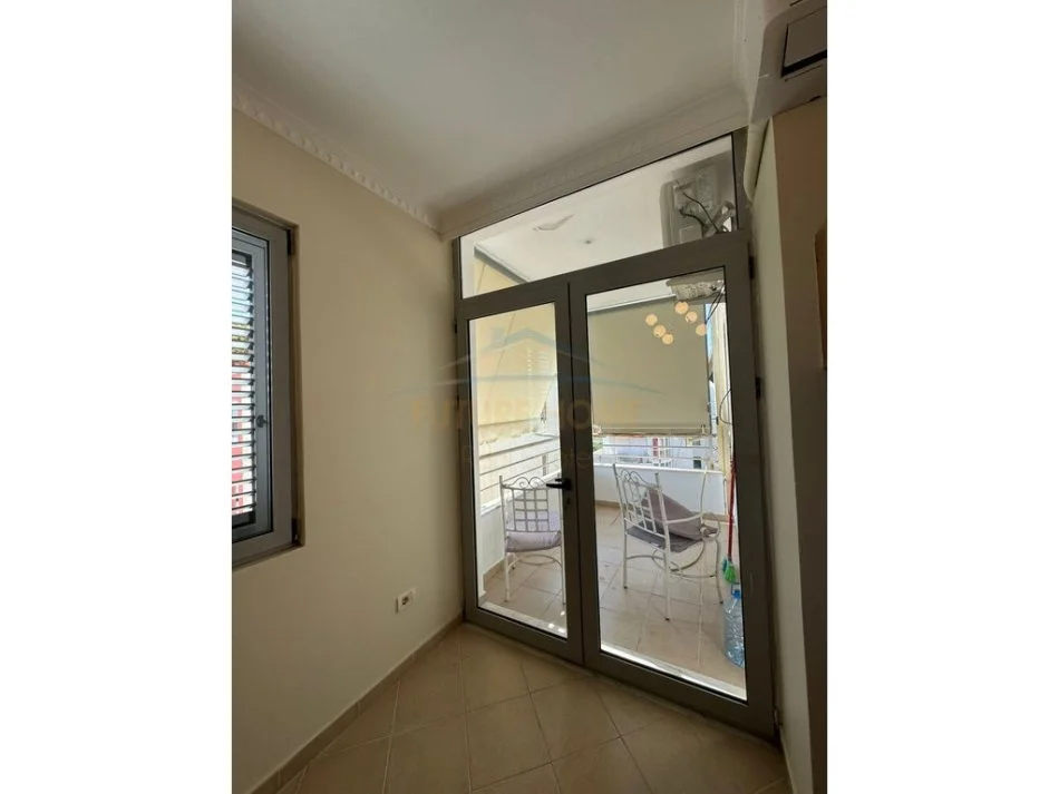 Qera , Apartament 3+1+2+Parkim , Fresk ,Tiranë 600 €