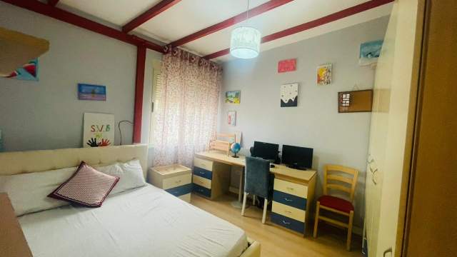 Tirane, jepet me qera apartament 3+1+A+BLK Kati 7, 130 m² 600 Euro (Barrikada)
