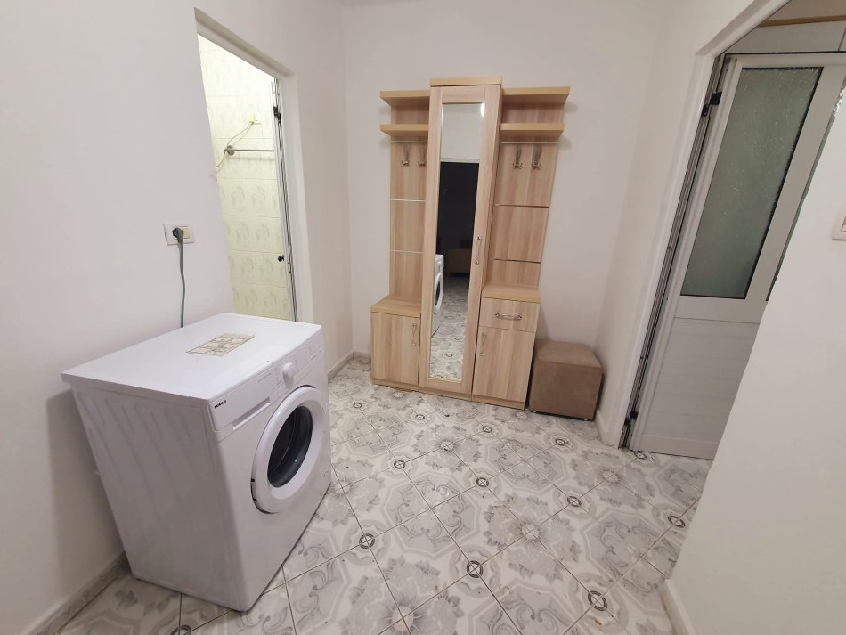 Tirane, jepet me qera apartament 1+1 Kati 3, 450 € (Porcelan)