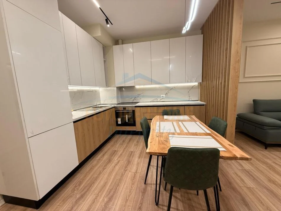 Tirane, shitet apartament 2+1+Ballkon Kati 1, 112 m² 256.000 € (ALI DEMI)