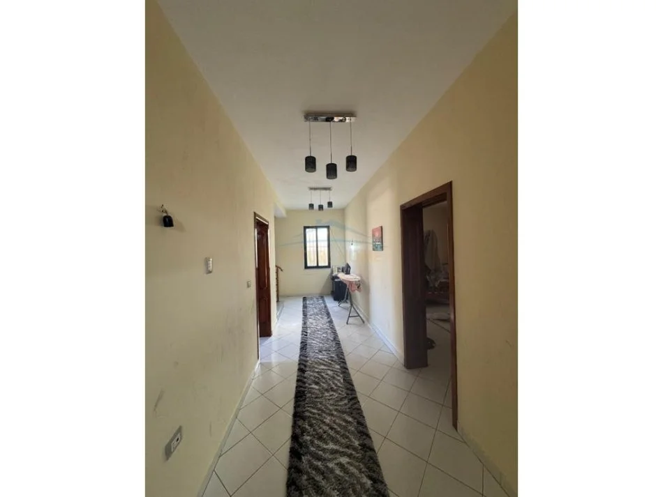 Tirane, shes Vile 2 Katshe Kati 2, 260 m² 350.000 € (Senatorium, Sauk Tiranë)