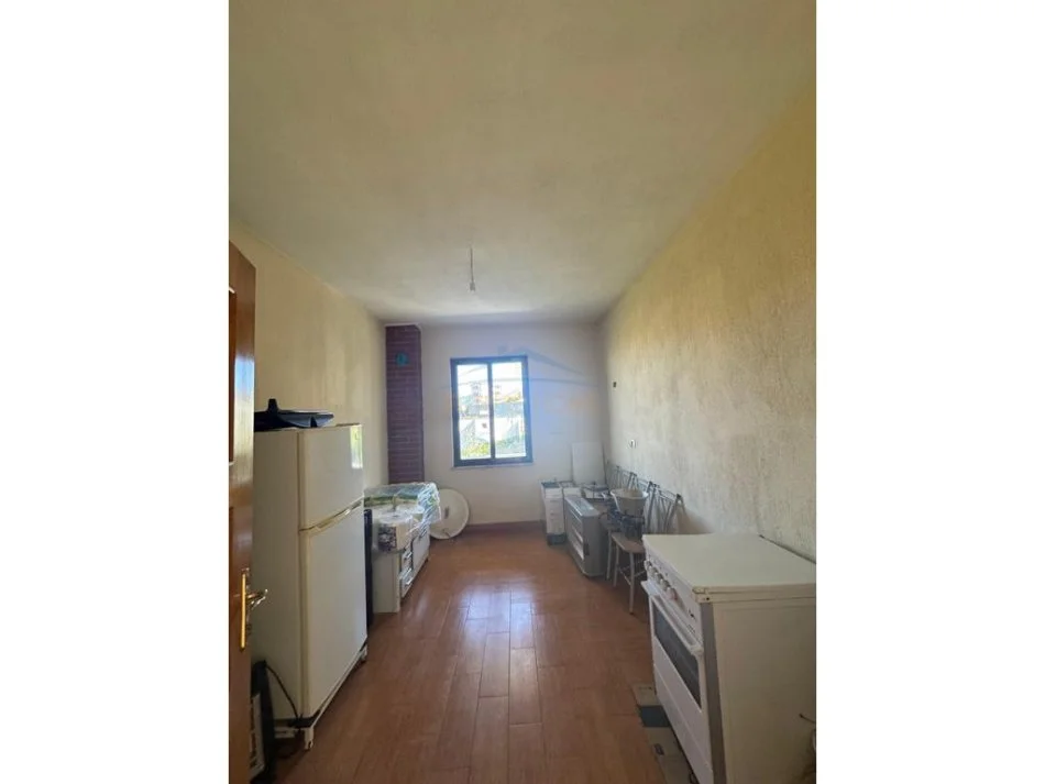 Tirane, shes Vile 2 Katshe Kati 2, 260 m² 350.000 € (Senatorium, Sauk Tiranë)