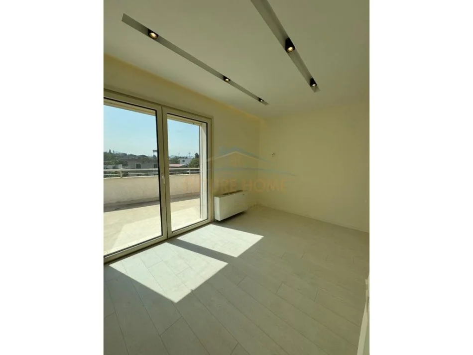 Tirane, shitet apartament 3+1 Kati 5, 146 m² 180.000 € (Tufine)