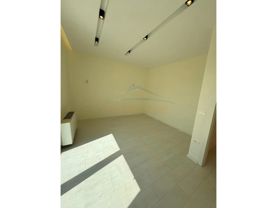 Tirane, shitet apartament 3+1 Kati 5, 146 m² 180.000 € (Tufine)