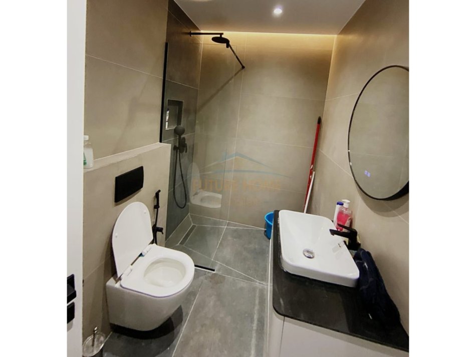 Tirane, jepet me qera apartament 2+1 Kati 4, 74 m² 900 € (BULEVARDI ZOGU I,QENDER,STACIONI I TRENIT)