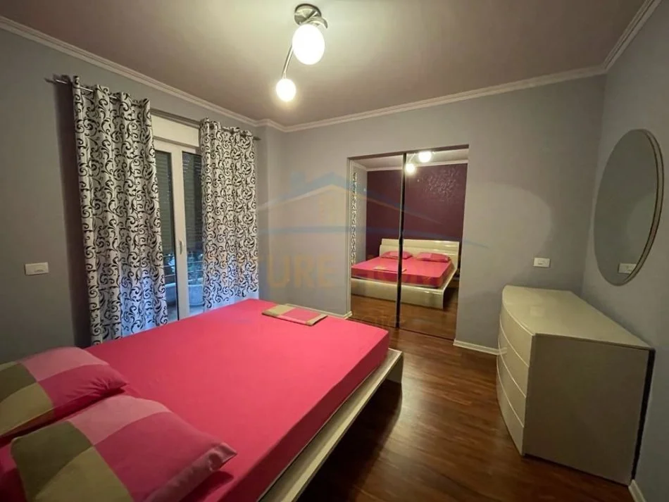 Tirane, jepet me qera apartament 2+1 Kati 2, 100 m² 600 € 