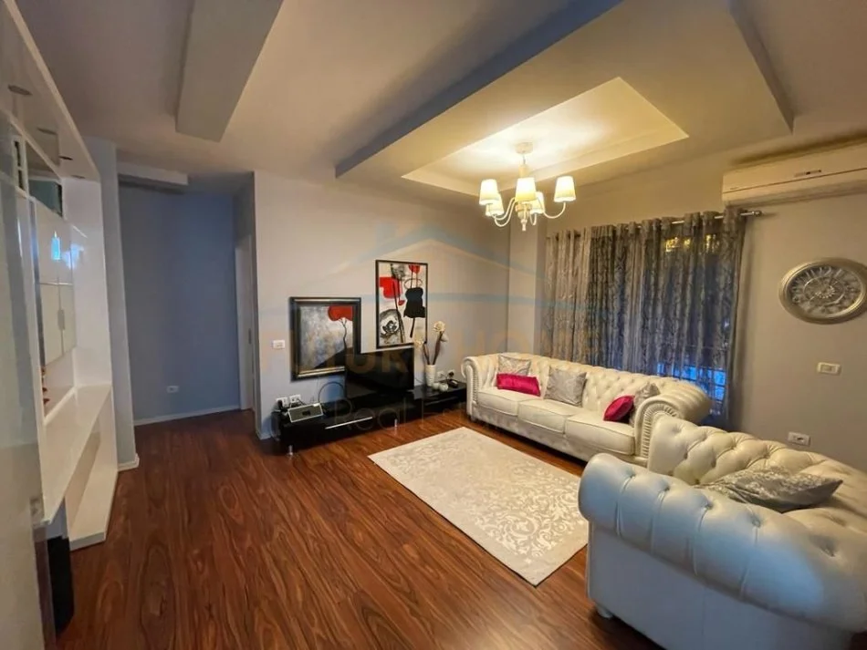 Tirane, jepet me qera apartament 2+1 Kati 2, 100 m² 600 € 