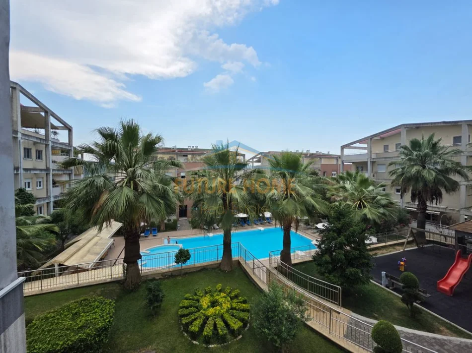 Tirane, jepet me qera apartament 3+1+Ballkon Kati 2, 250 m² 1.800 € (Touch Of the Sun)