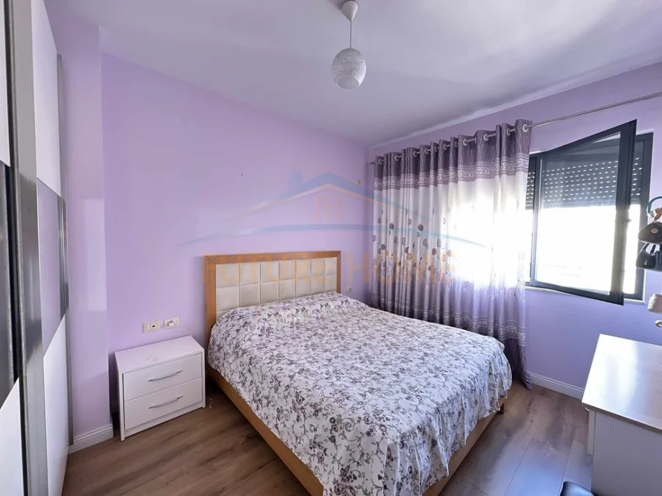 Tirane, jepet me qera apartament 2+1+Ballkon Kati 8, 90 m² 450 € (Misto mame)