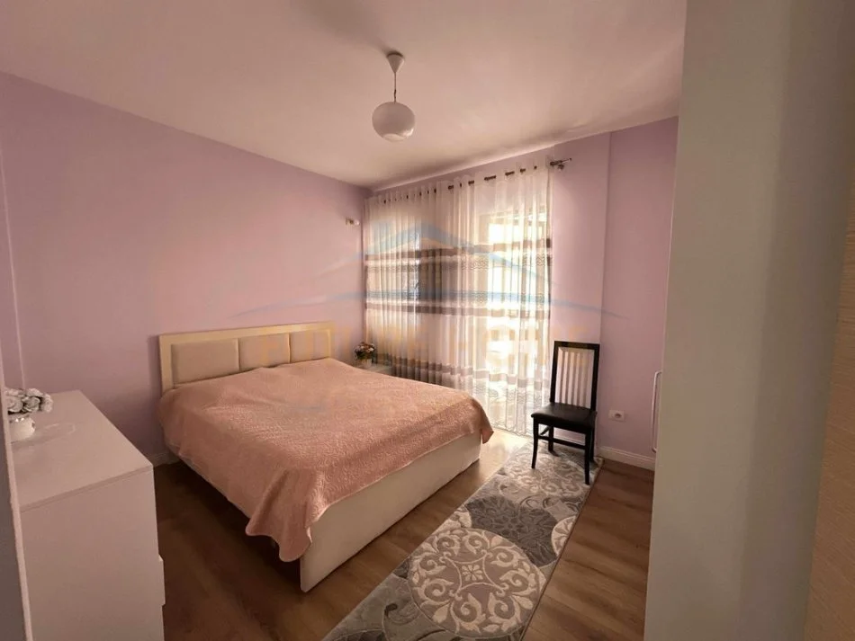 Tirane, jepet me qera apartament 2+1+Aneks+Ballkon Kati 8, 112 m² 450 € (Misto mame)