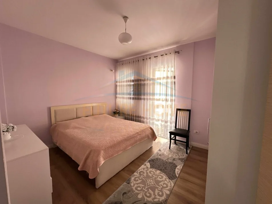 Tirane, jepet me qera apartament 2+1+Ballkon Kati 8, 90 m² 450 € (Misto mame)