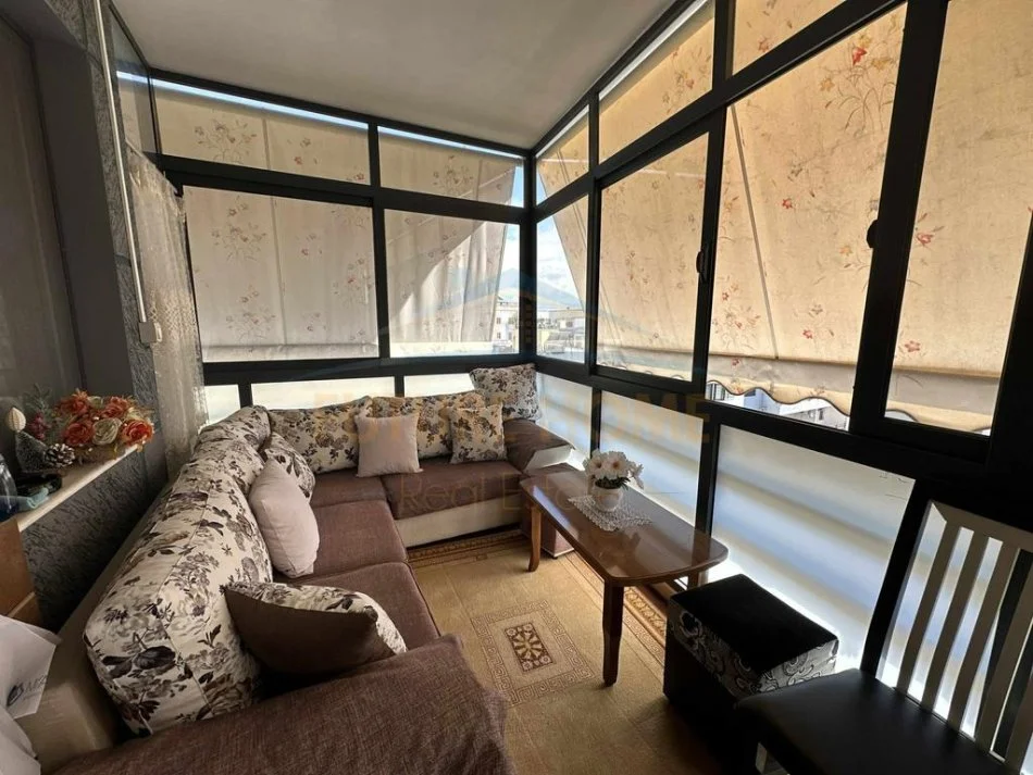 Tirane, jepet me qera apartament 2+1+Aneks+Ballkon Kati 8, 112 m² 450 € (Misto mame)