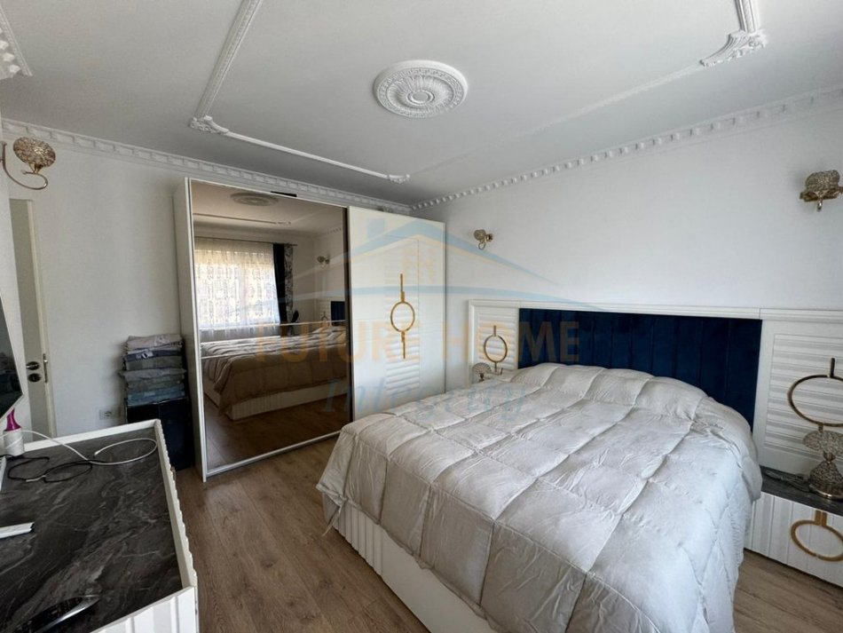Tirane, shitet apartament 3+1 Kati 7, 122 m² 195.000 € (Laprake)