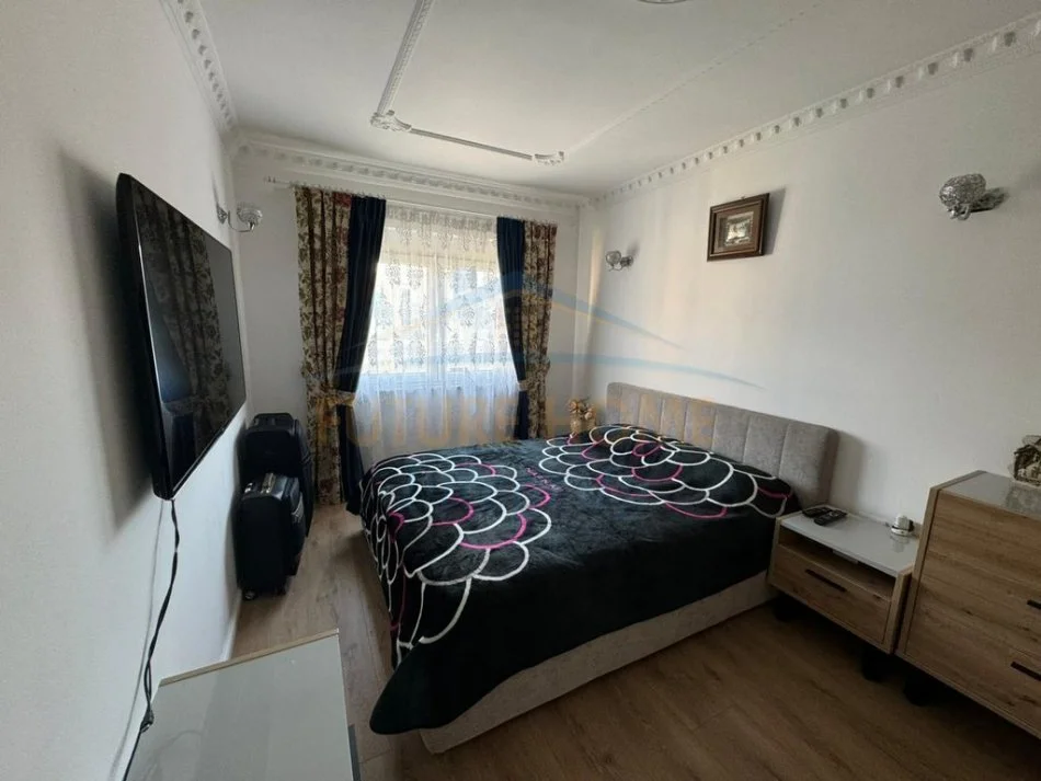 Tirane, shitet apartament 3+1+Ballkon Kati 7, 122 m² 195.000 € (Laprake)