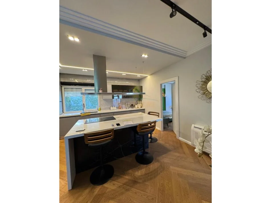 Tirane, shitet apartament 2+1+Ballkon Kati 5, 123 m² 370.000 € (Liqeni i Thatë)