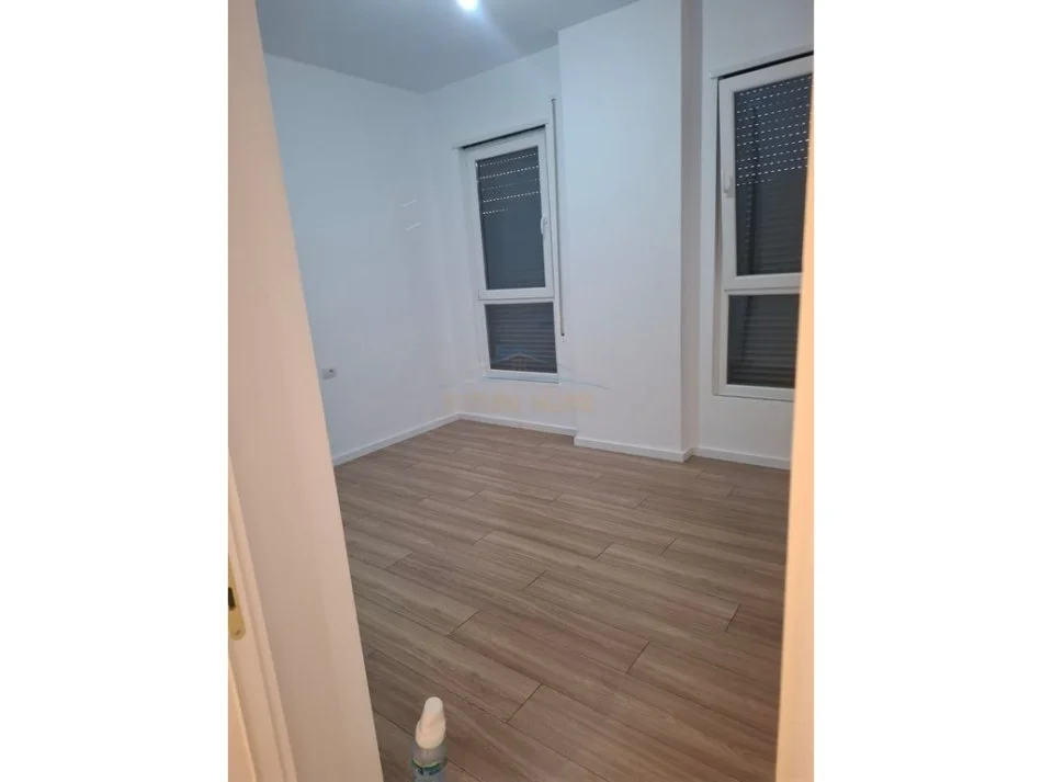 Shitet, Apartament 2+1, Oxhaku, Tiranë.