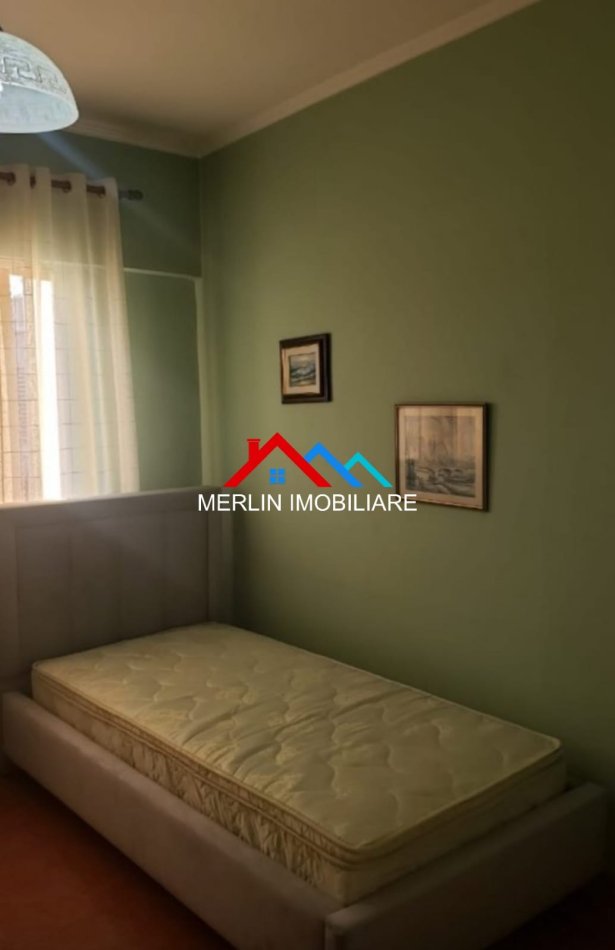 Tirane, jepet me qera apartament 2+1+Ballkon Kati 6, 105 m² 650 € (KOMUNA E PARISIT)