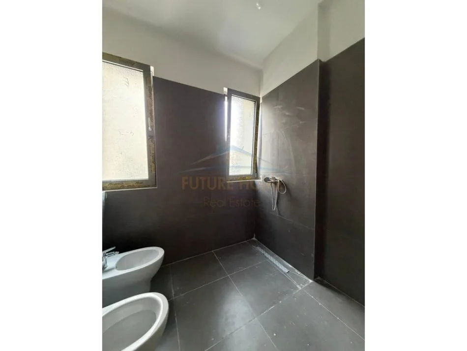 Tirane, jepet me qera Vile 4+1+Aneks , 403 m² 2.500 € 