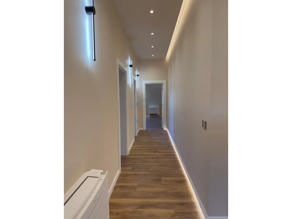 Tirane, jepet me qera kati i 3 i nje vile private , 5+2 ,184 m² 1.500 € (Vilat Gjermane)