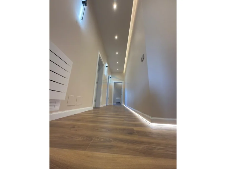 Tirane, jepet me qera kati i 3 i nje vile private , 5+2 ,184 m² 1.500 € (Vilat Gjermane)
