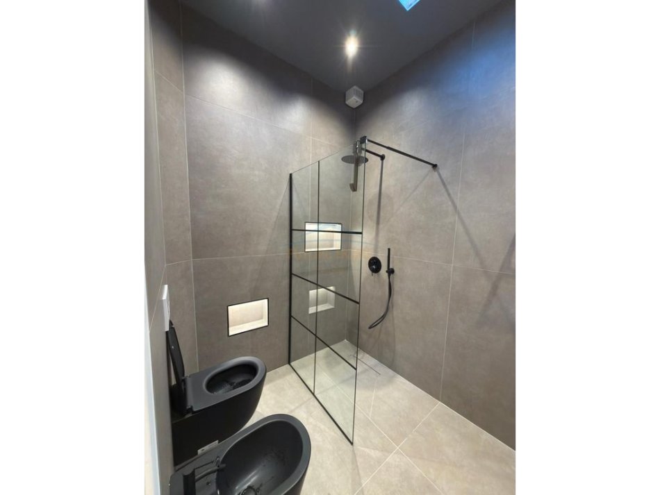 Tirane, jepet me qera Vile 3+1 Kati 3, 170 m² 1.800 € 