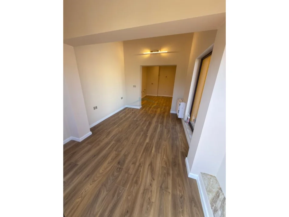 Tirane, jepet me qera kati i 3 i nje vile private , 5+2 ,184 m² 1.500 € (Vilat Gjermane)
