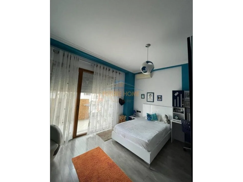 Tirane, jepet me qera apartament 3+1 Kati 5, 139 m² 1.200 € 