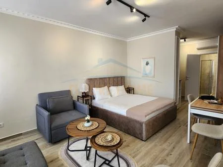 Durres, jepet me qera garsonier Kati 5, 310 € 