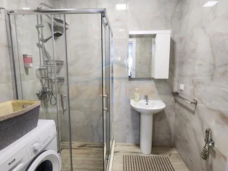 Durres, jepet me qera garsonier Kati 5, 310 € 