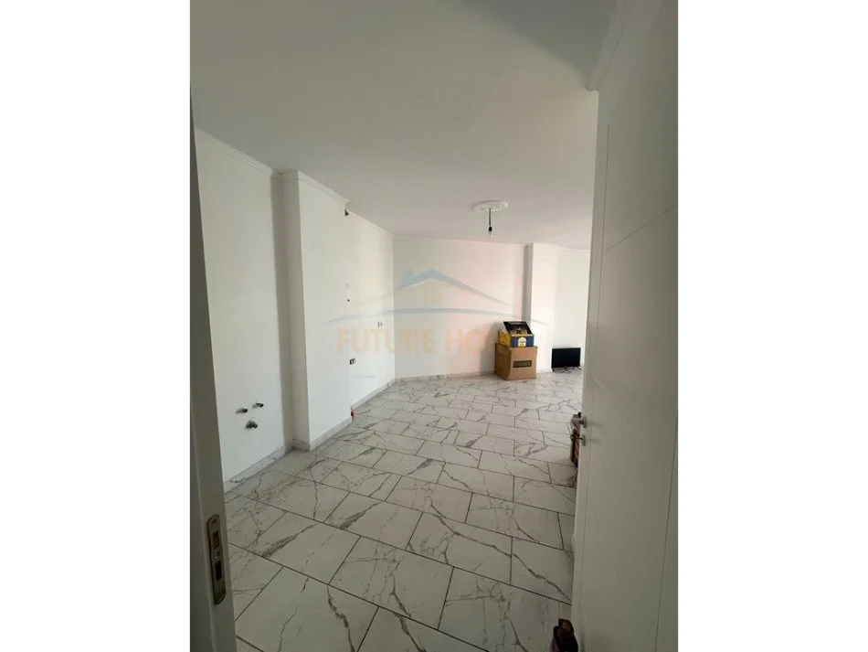 Tirane, shitet apartament 1+1+Ballkon , 74 m² 159.100 € (Mine peza)