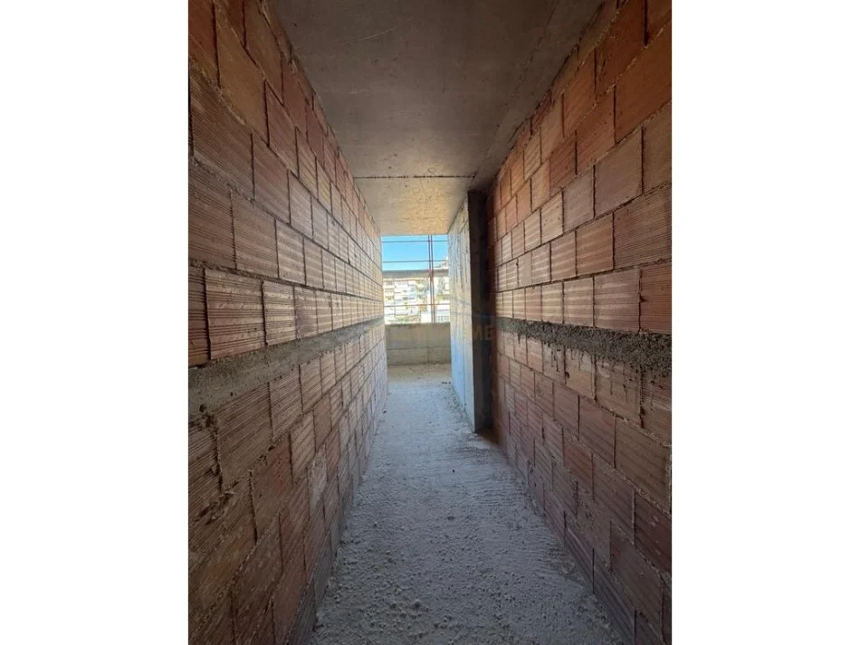 Shitet , Apartament Duplex 4+1 , Komuna Parisit 570,000 €