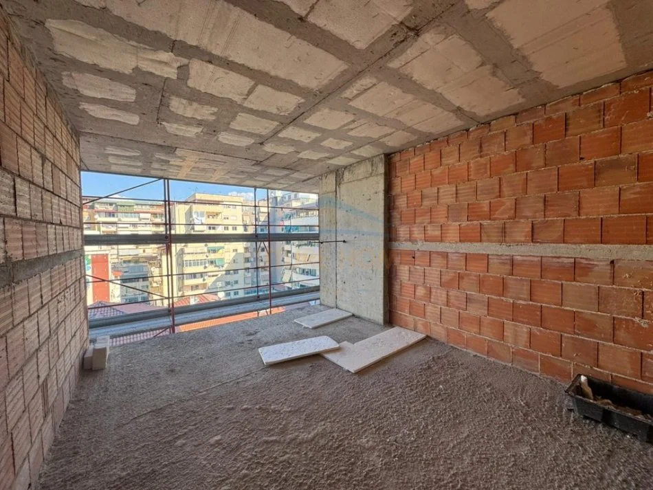 Shitet , Apartament Duplex 4+1 , Komuna Parisit 570,000 €