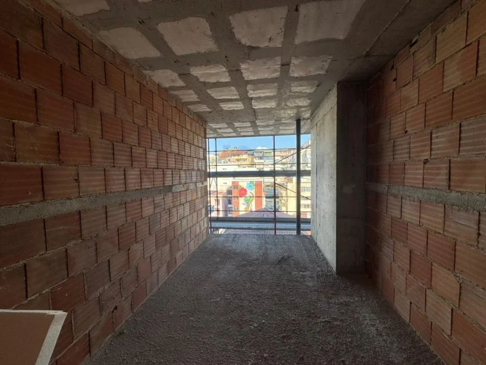 Tirane, shitet apartament duplex 4+1 Kati 4, 229 m² 570.000 € (Komuna e Parisit)