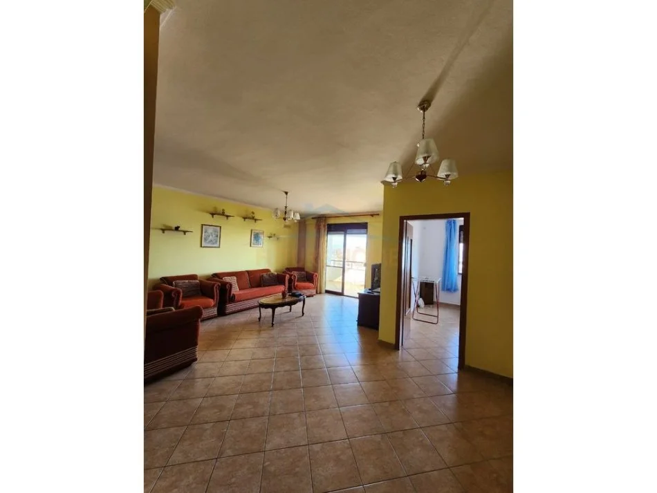 jepet me qera apartament , 700 € (Poliklinika ,Durres)