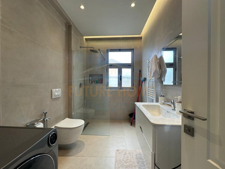 Tirane, shitet apartament 2+1 Kati 4, 85 m² 135.000 € (pranë Gjimnazit Ibrahim Rugova.)
