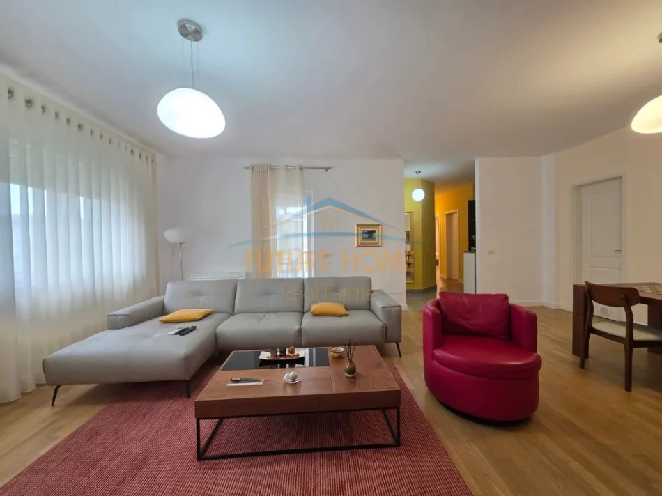 Tirane, jepet me qera apartament 3+1+Ballkon Kati 2, 250 m² 1.800 € (Touch Of the Sun)