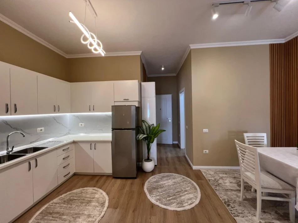 Tirane, jepet me qera apartament 1+1 Kati 4, 70 m² 900 € (Rruga pinare)